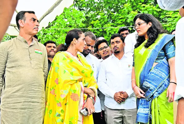 ఎమ్మెల్యే మాధవి తీరు సరికాదు 