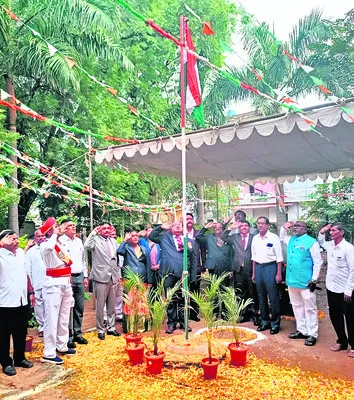 జెడ్పీలో 34 మందికి పదోన్నతులు 