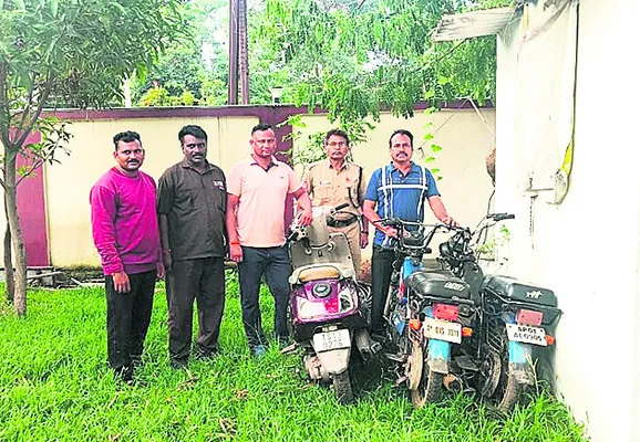 ద్విచక్రవాహనాలు స్వాధీనం