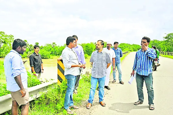 అప్రమత్తంగా ఉండాలి