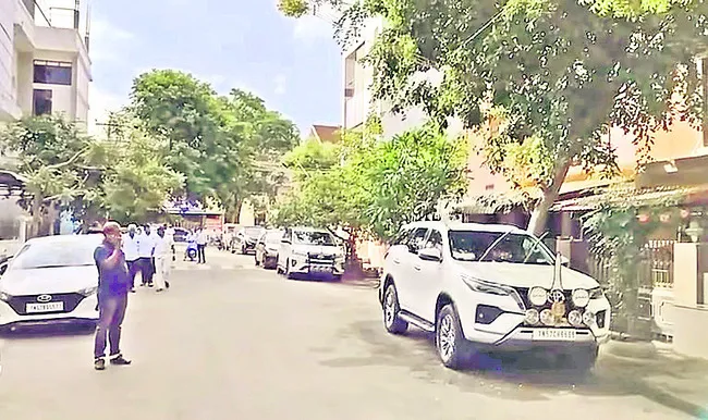 టార్గెట్ పెరియస్వామి!