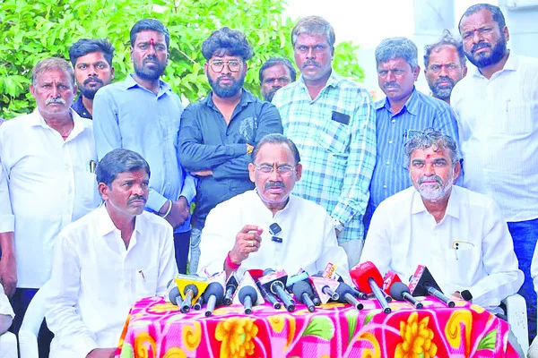 కాంట్రాక్టుల కోసమే రాజీనామా డ్రామా