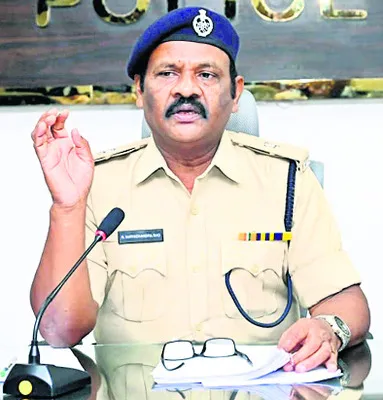 నేరాలకు పాల్పడితే కఠిన శిక్షలు 
