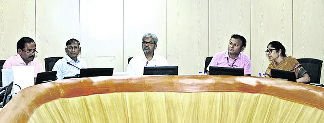 అప్రమత్తంగా వ్యవహరించాలి
