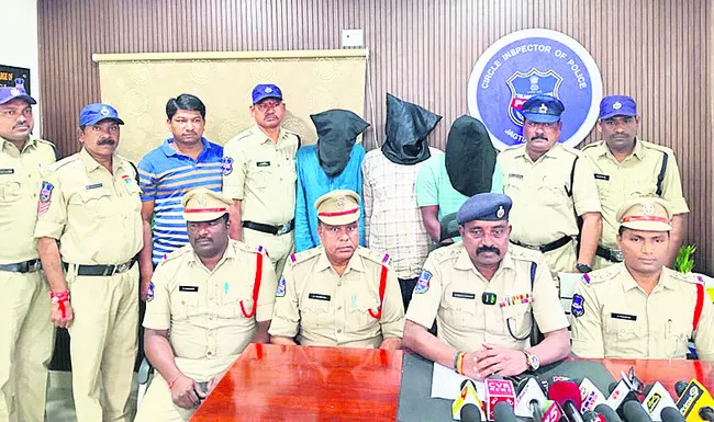దోపిడీ దొంగల ముఠా అరెస్ట్