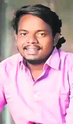 లారీని ఢీకొట్టిన ట్రావెల్ బస్సు