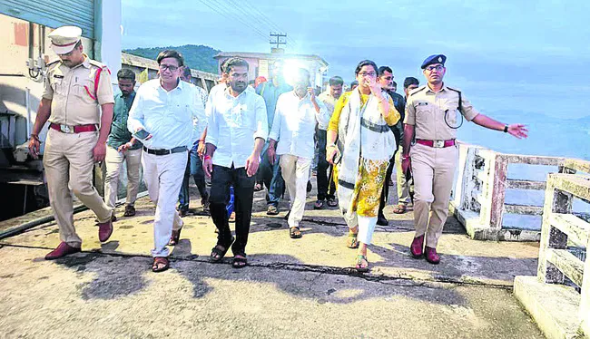 ప్రాజెక్టుల పరిసరాలకు వెళ్లొద్దు
