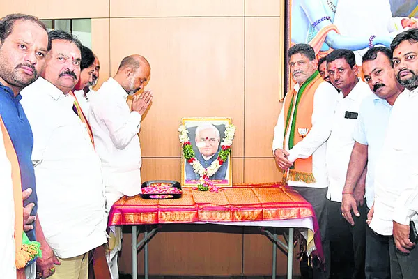 గ్రామ స్వరాజ్య కృషీవలుడు వాజ్పేయ్