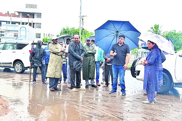 నీళ్లు నిల్వకుండా చర్యలు తీసుకోవాలి
