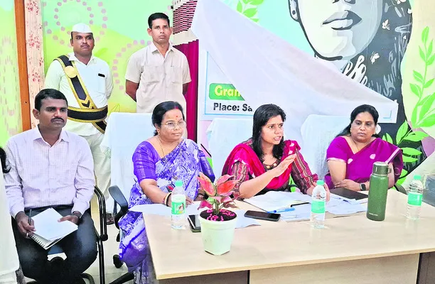 సఖీ సెంటర్లో కుట్టు మిషన్ల పంపిణీ