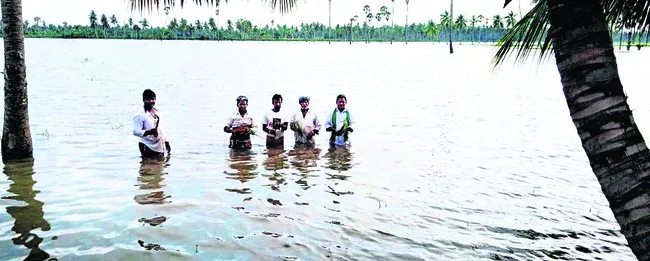 నక్కల కాలువతో పొలాలకు ముంపు