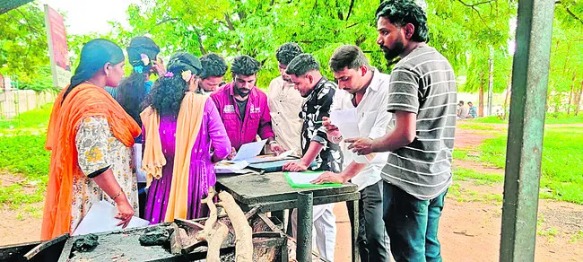 ఇచ్చింది తీసుకో.. పెట్టిందే తిను!