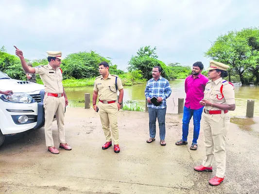 అప్రమత్తంగా ఉండండి