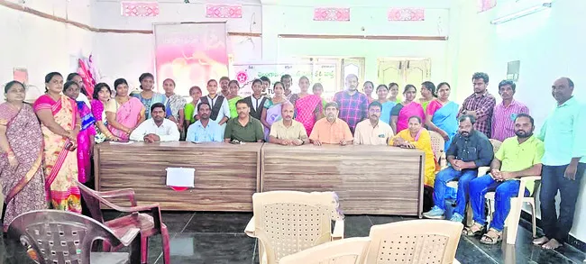 ఔట్ సోర్సింగ్ విధానం రద్దుచేయాలి