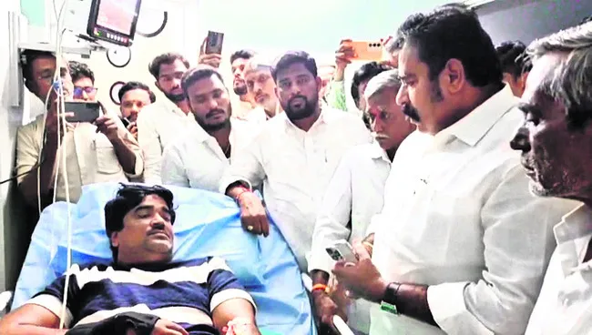 వీళ్లేమైనా పాలెగాళ్లా !