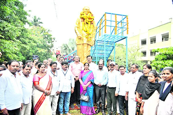 సర్దార్ గౌతు లచ్చన్నకు ఘన నివాళి