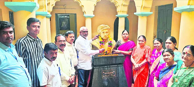 గురజాడ సాహిత్య సంపద, స్మారక భవనాన్ని కాపాడాలి