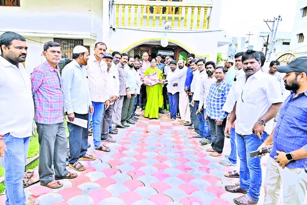 వరంగల్‌ డీఈఓను విధులనుంచి తొలగించాలి