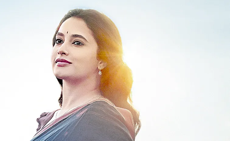 Priyanka Arul Mohan First Look as Kanmani in Pawan Kalyan OG