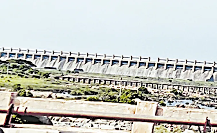 ప్రమాదంలో తుంగభద్ర డ్యాం 7 గేట్లు