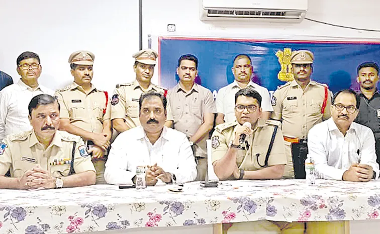 Cyberabad Police Cracked Khazana Jewellery Robbery