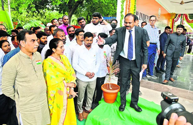 హోదా మరిచారు!