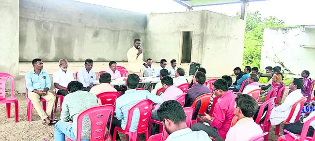 ప్రతీనెల ఒకటిన వేతనాలు చెల్లించాలి