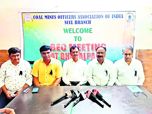 సమస్యలు పరిష్కరించాలి