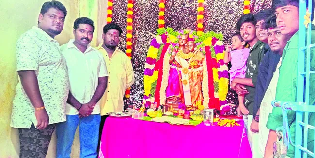 శ్రీకృష్ణుని ఆలయాల్లో అభిషేకాలు 