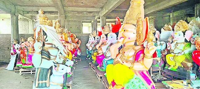 ఊపందుకున్న గణపయ్యల తయారీ