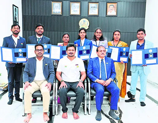 క్రీడాకారులకు అభినందనలు