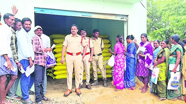 యూరియా వస్తోంది!