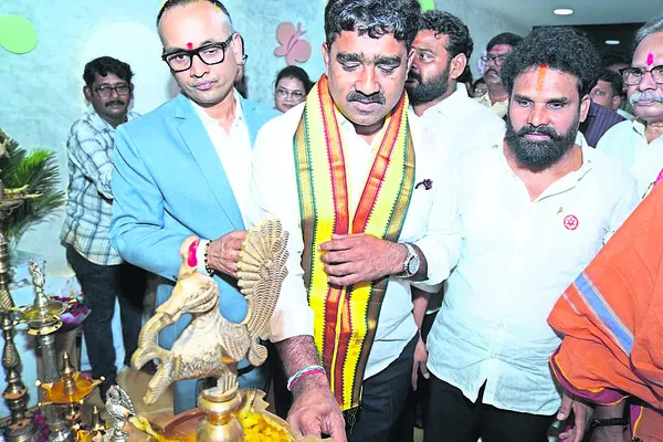 అత్యాధునిక సౌకర్యాలతో డాక్టర్‌ శ్రీధర్‌ హాస్పిటల్‌ 