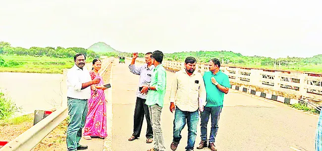 అధికారులు నివేదికలు అందించాలి