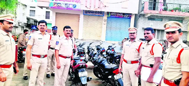దేవరకద్రలో కార్డెన్‌సెర్చ్‌ 