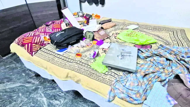 తాళం వేసిన ఇంట్లో చోరీ 
