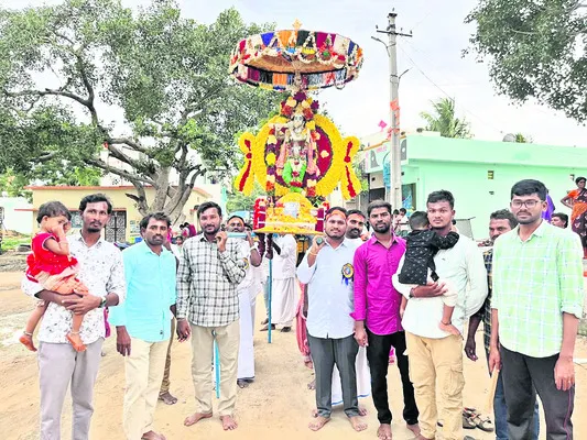 కనులపండువగా కృష్ణస్వామి రథోత్సవం