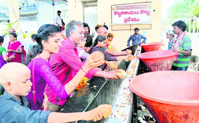 టెంకాయ అ‘ధర’హో 