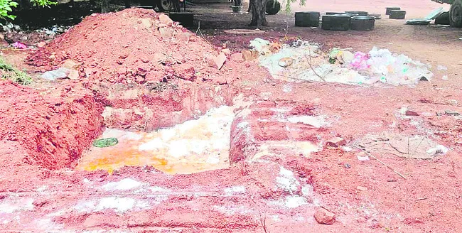 ప్రభుత్వ విద్యాలయాల్లో రాజకీయ వేదికలా. 