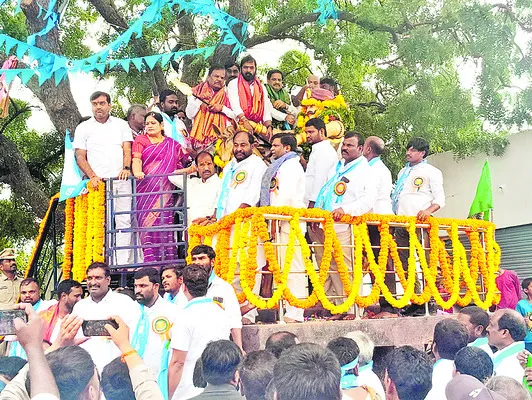 సర్దార్‌ పాపన్నగౌడ్‌ సేవలు మరువలేనివి 