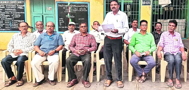 రిటైర్మెంట్‌ బకాయిలు ఇప్పించండి