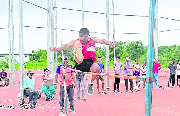 రైతులకు తప్పని యూరియా తిప్పలు