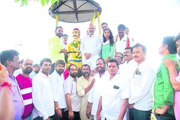 వెన్నుచూపని వీరుడు పాపన్న