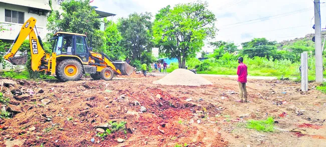 రూ.3కోట్ల విలువైన స్థలం ఆక్రమణకు యత్నం