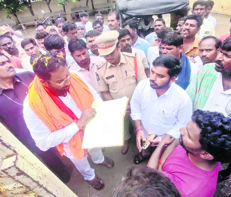 అభివృద్ధి పనుల్లో పురోగతి ఉండాలి 