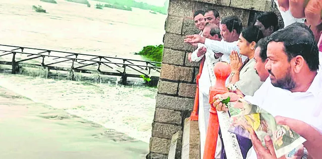 భూముల రీ సర్వే చేయాలి