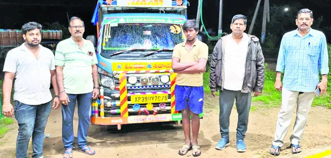 జోరుగా రేషన్‌ బియ్యం అక్రమ రవాణా 