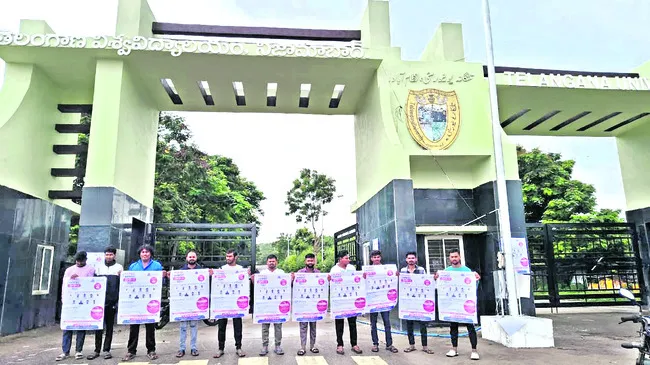 వాల్‌పోస్టర్ల ఆవిష్కరణ