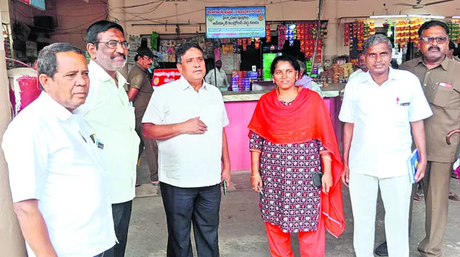మహిళల ఉచిత ప్రయాణానికి 8400 బస్సులు