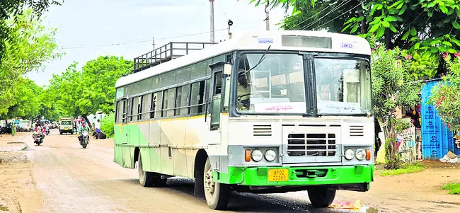 ఉచిత బస్సు.. తుస్సు